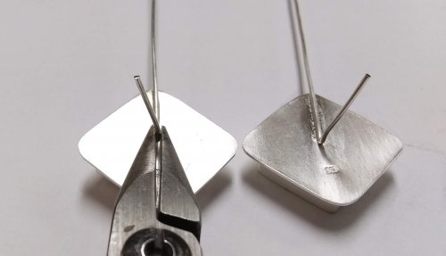 Judy Larson's Cobblestone Cab Earrings - , Metalwork, Sawing, Saw, Wire Saw, Butane Torch, Soldering, Solder, Place the tips of a chain nose pliers